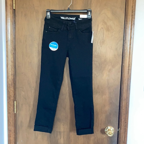 Wallflower Denim - Wallflower ultra fit crop black cuffed jean ultra stretch ultra soft size 1 / 25